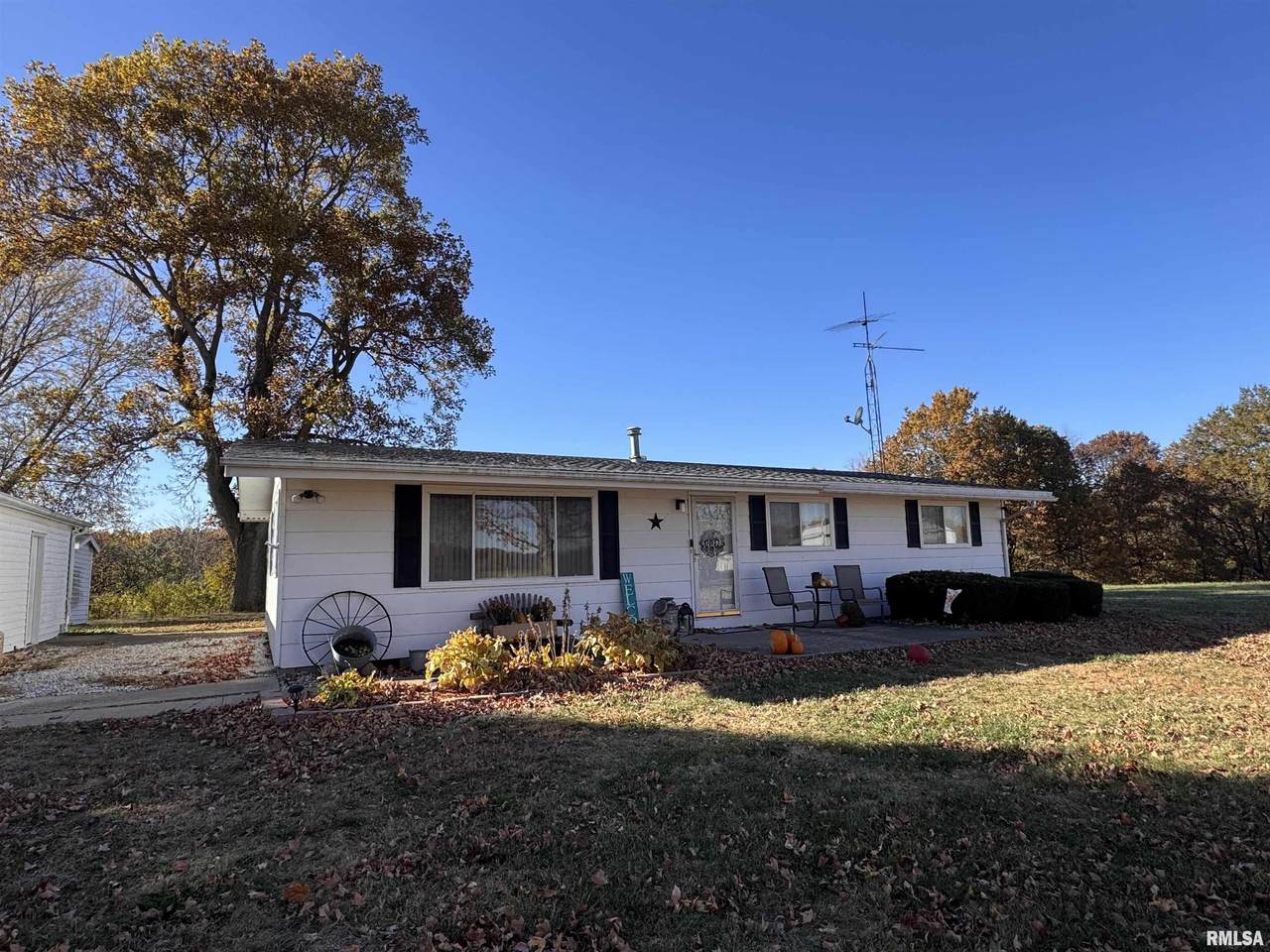 10810 1000th Street - Photo 1