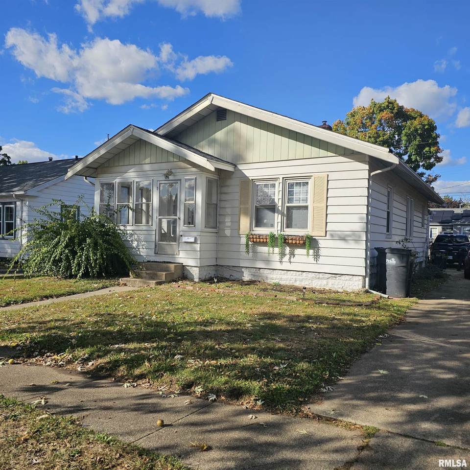 909 Saint Julian Street - Photo 1