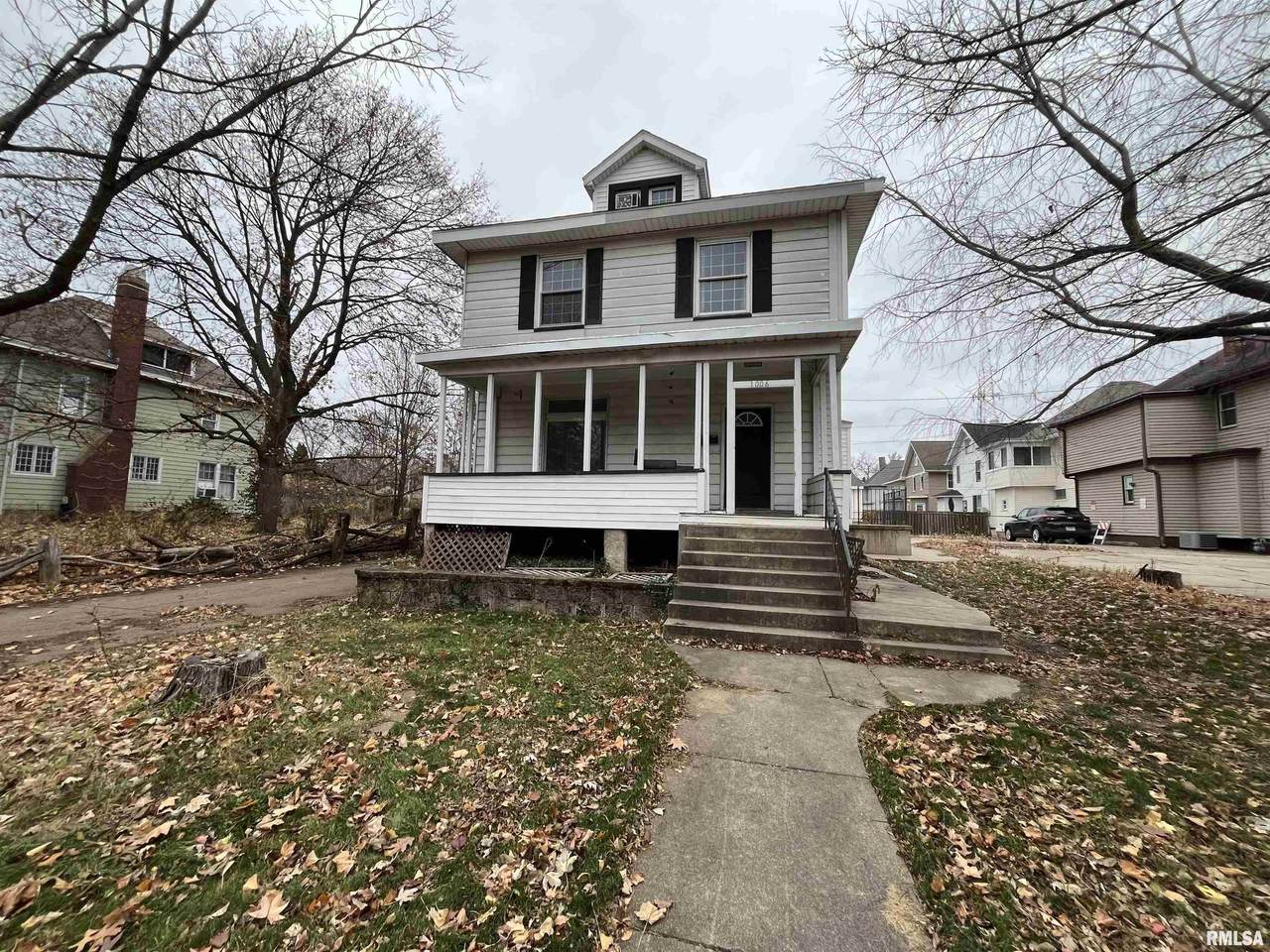 1006 Parkside Drive - Photo 1