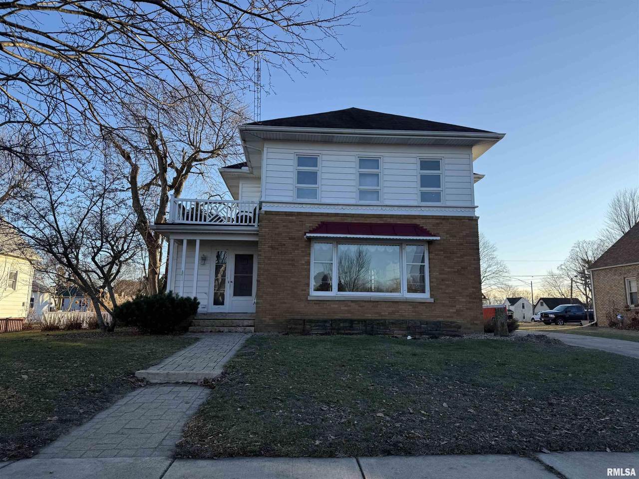 216 Santa Fe Avenue - Photo 1
