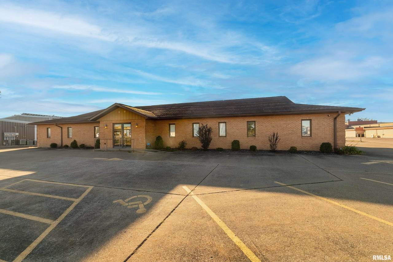 712 Carbon Street - Photo 1