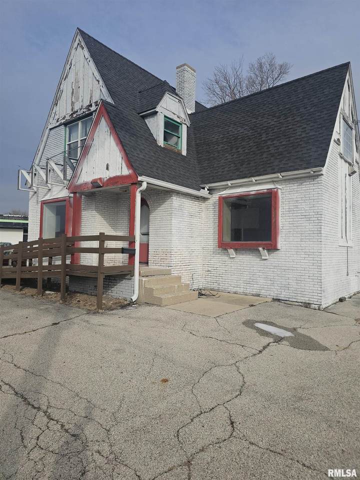 3212 University Street - Photo 1