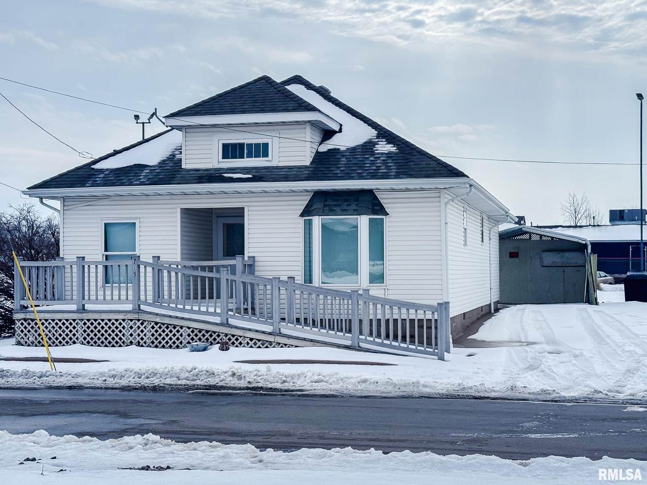 705 College Street - Photo 1