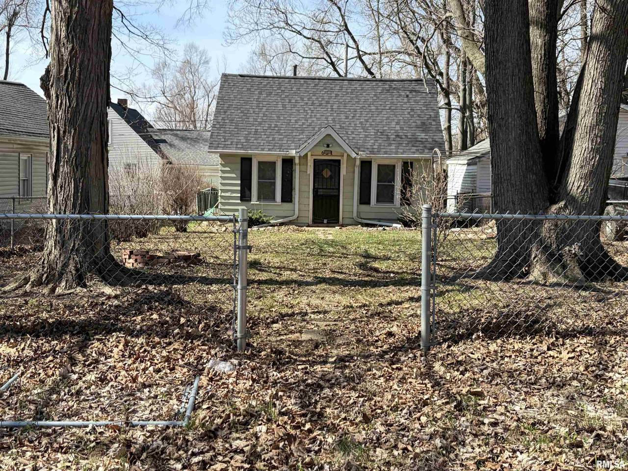 621 Stewart Street - Photo 1
