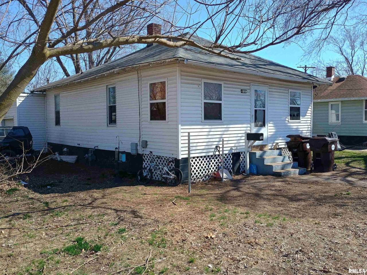 717 Railroad Street - Photo 1