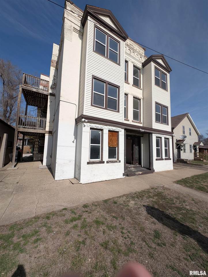 601 Perry Avenue - Photo 1
