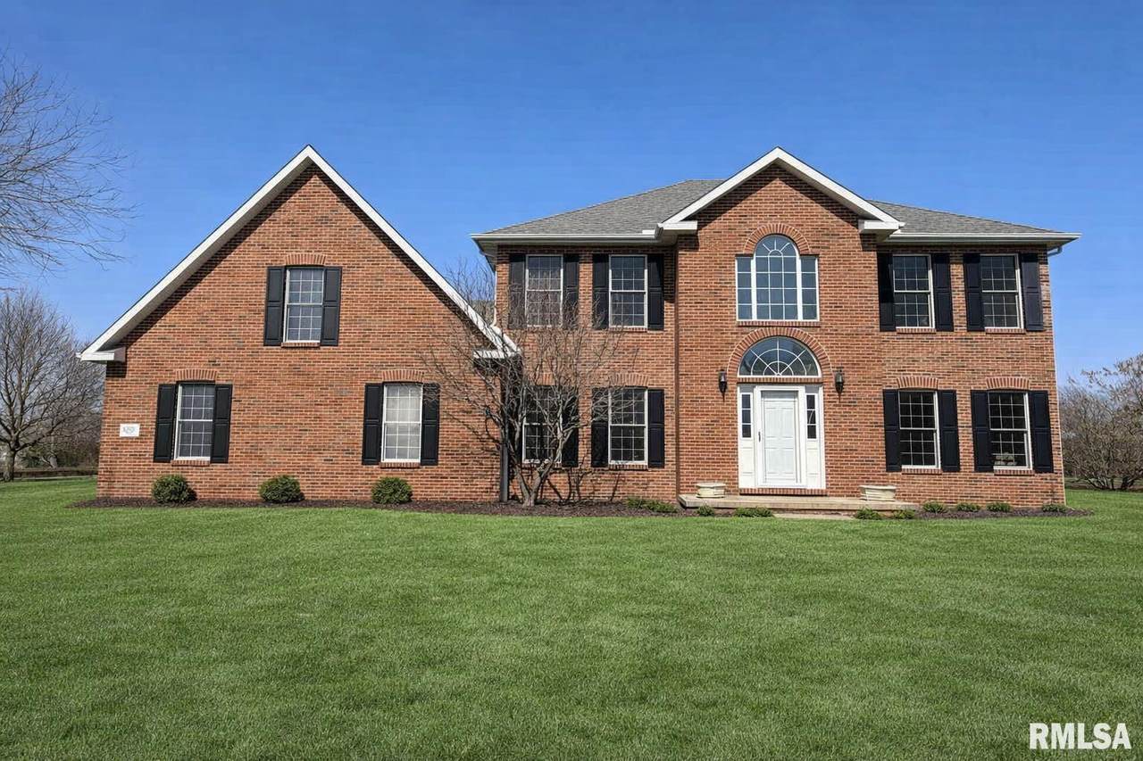 1100 Hillcrest Drive - Photo 1