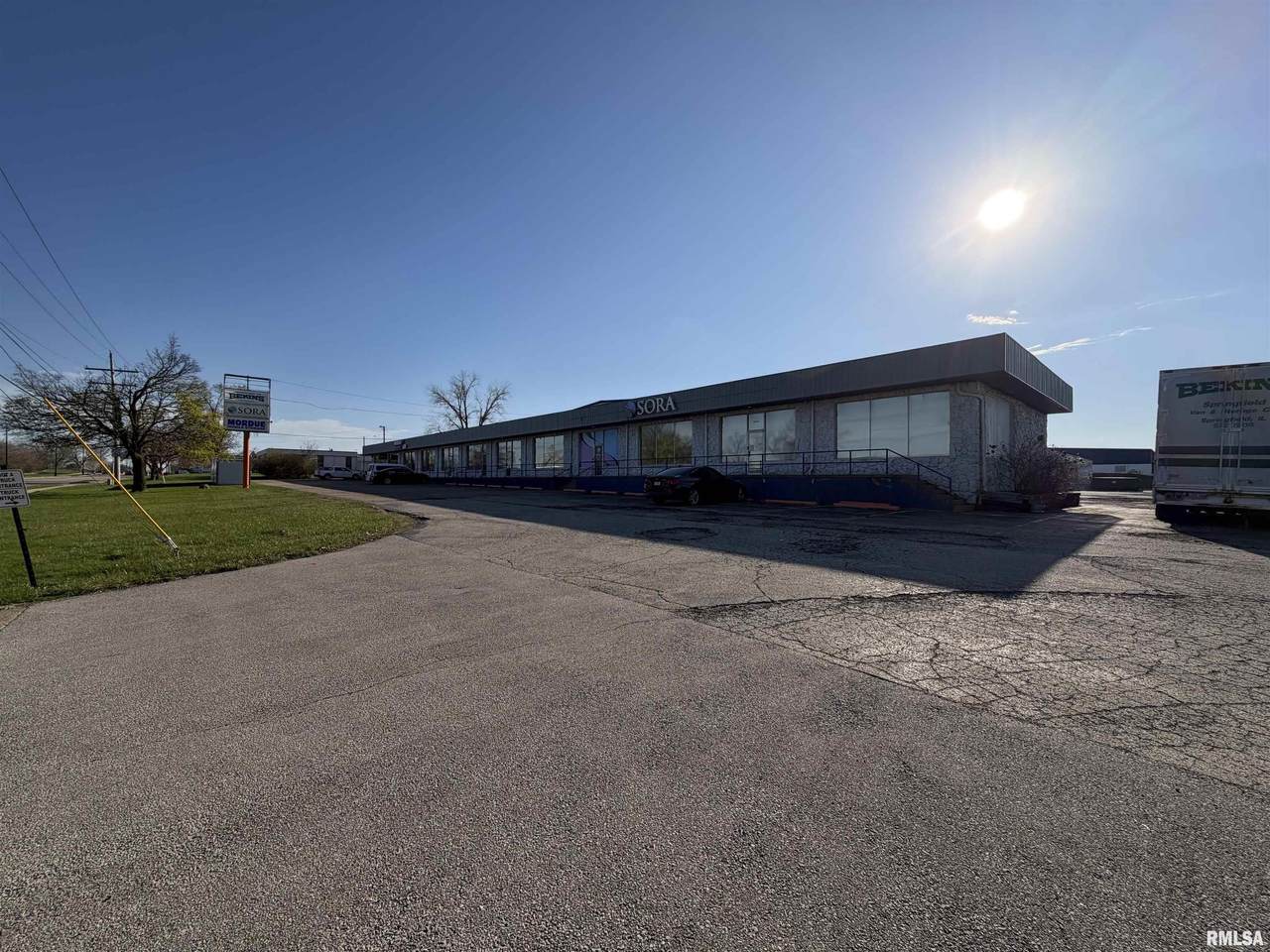 9011 University Street - Photo 1