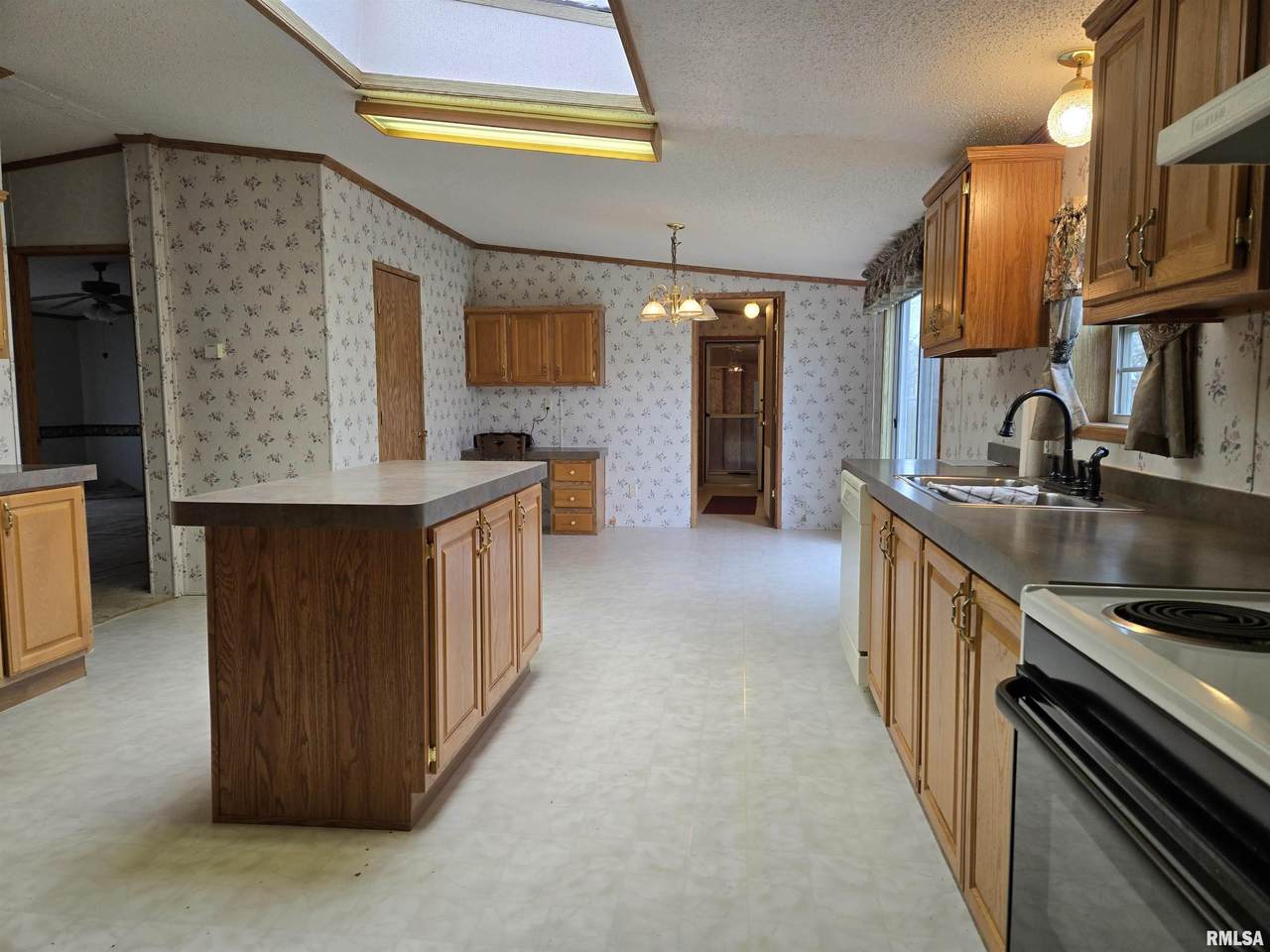https://bt-photos.global.ssl.fastly.net/peoria/1280_boomver_1_PA1265560-1.jpg