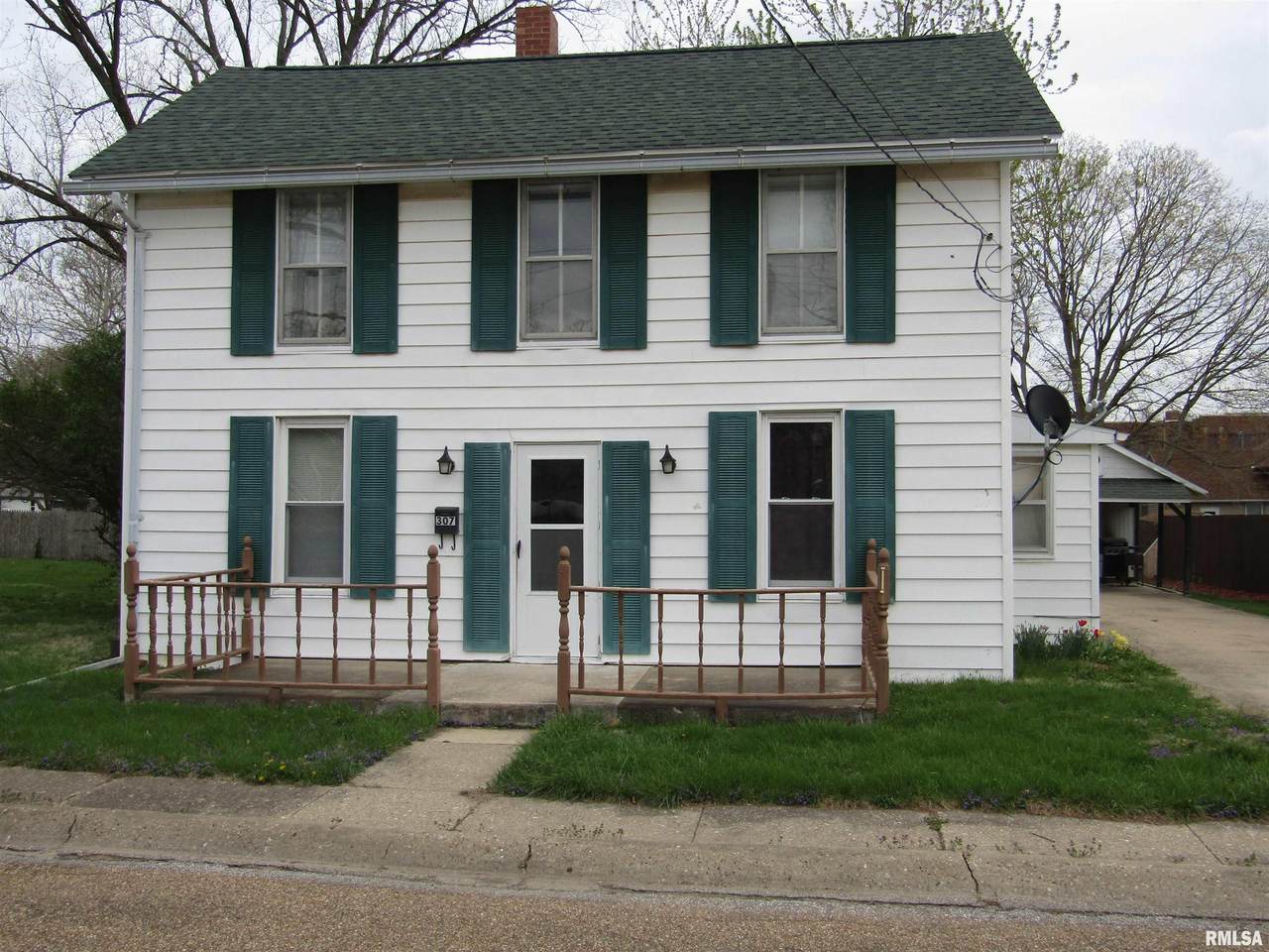 307 Maple Street - Photo 1