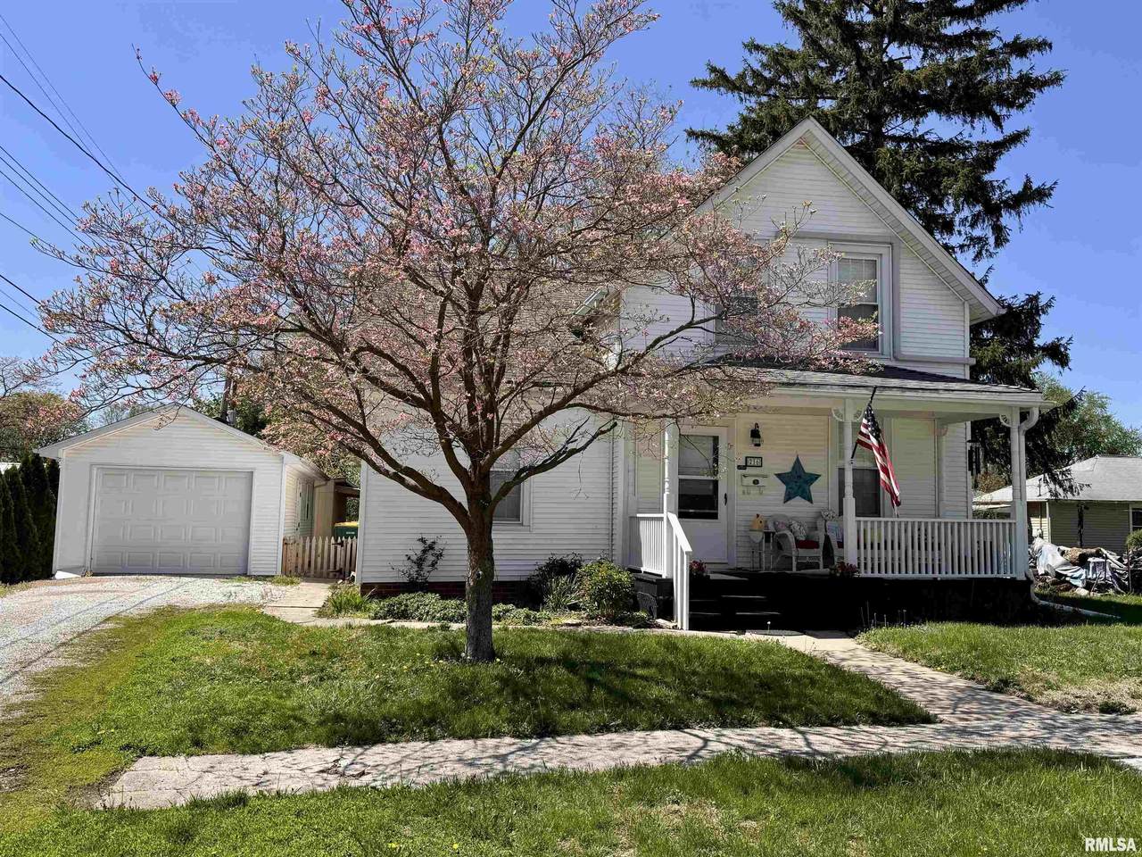 216 College Street - Photo 1