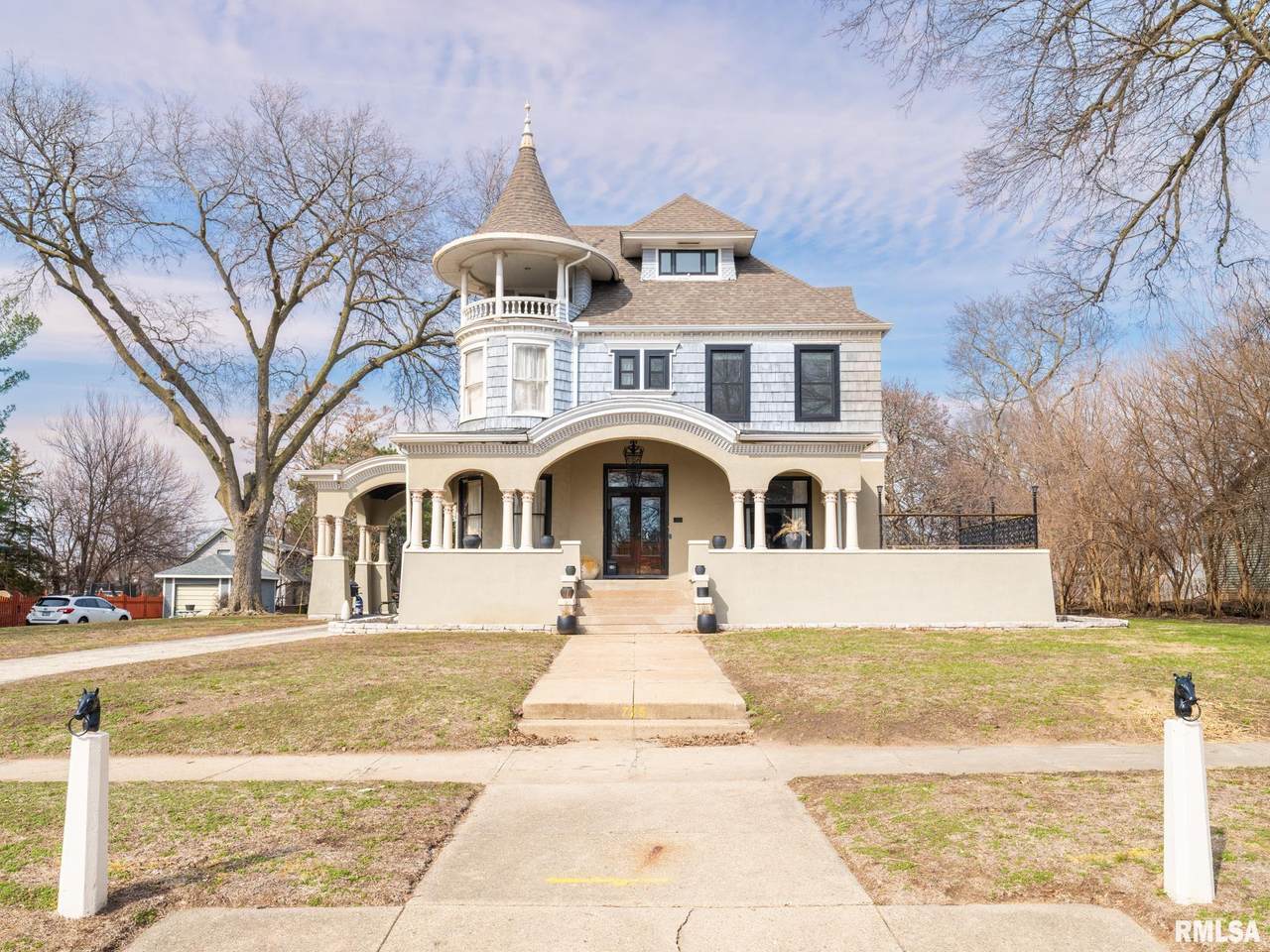 725 Park Avenue - Photo 1