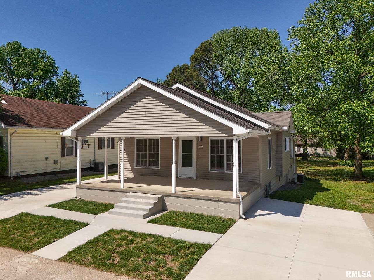 906 Johnson Street - Photo 1
