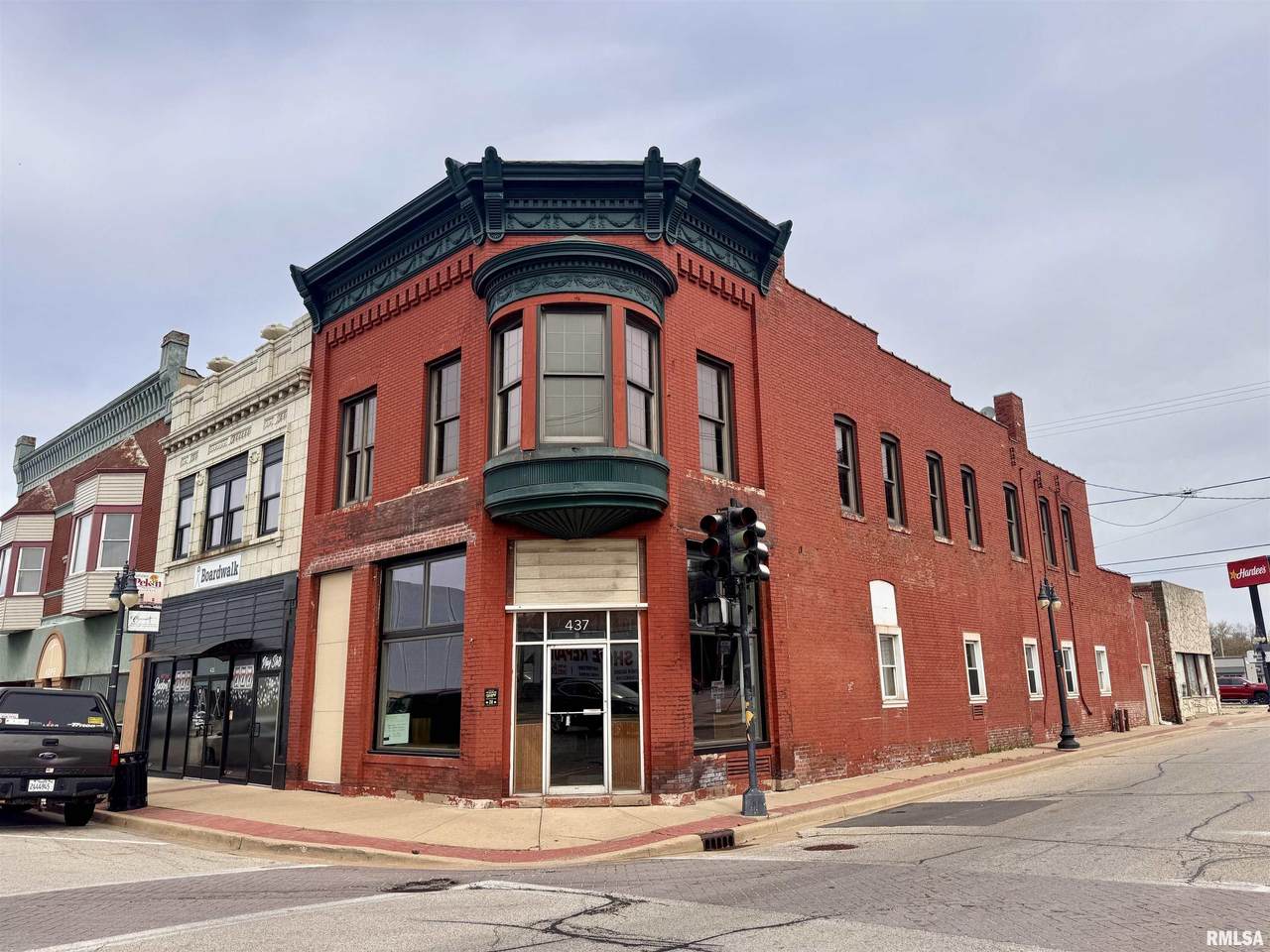 437 Court Street - Photo 1