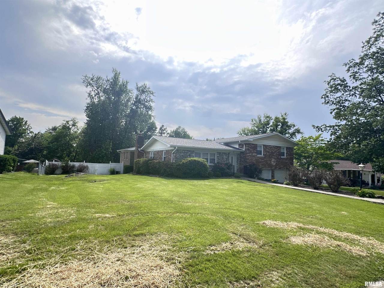 204 Evergreen Drive - Photo 1