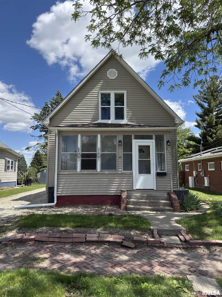 835 9th Avenue - Photo 1