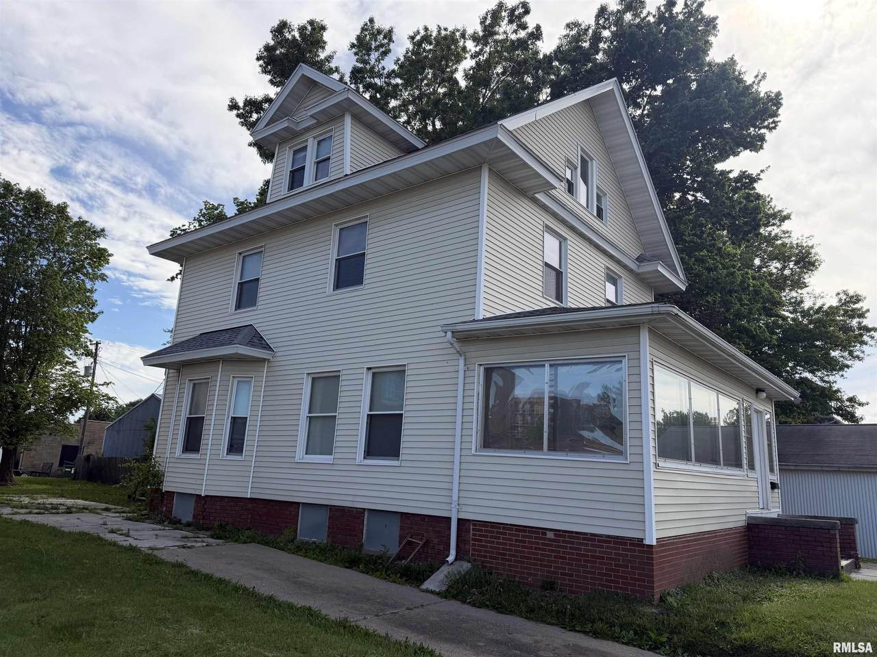 215 Washington Street - Photo 1
