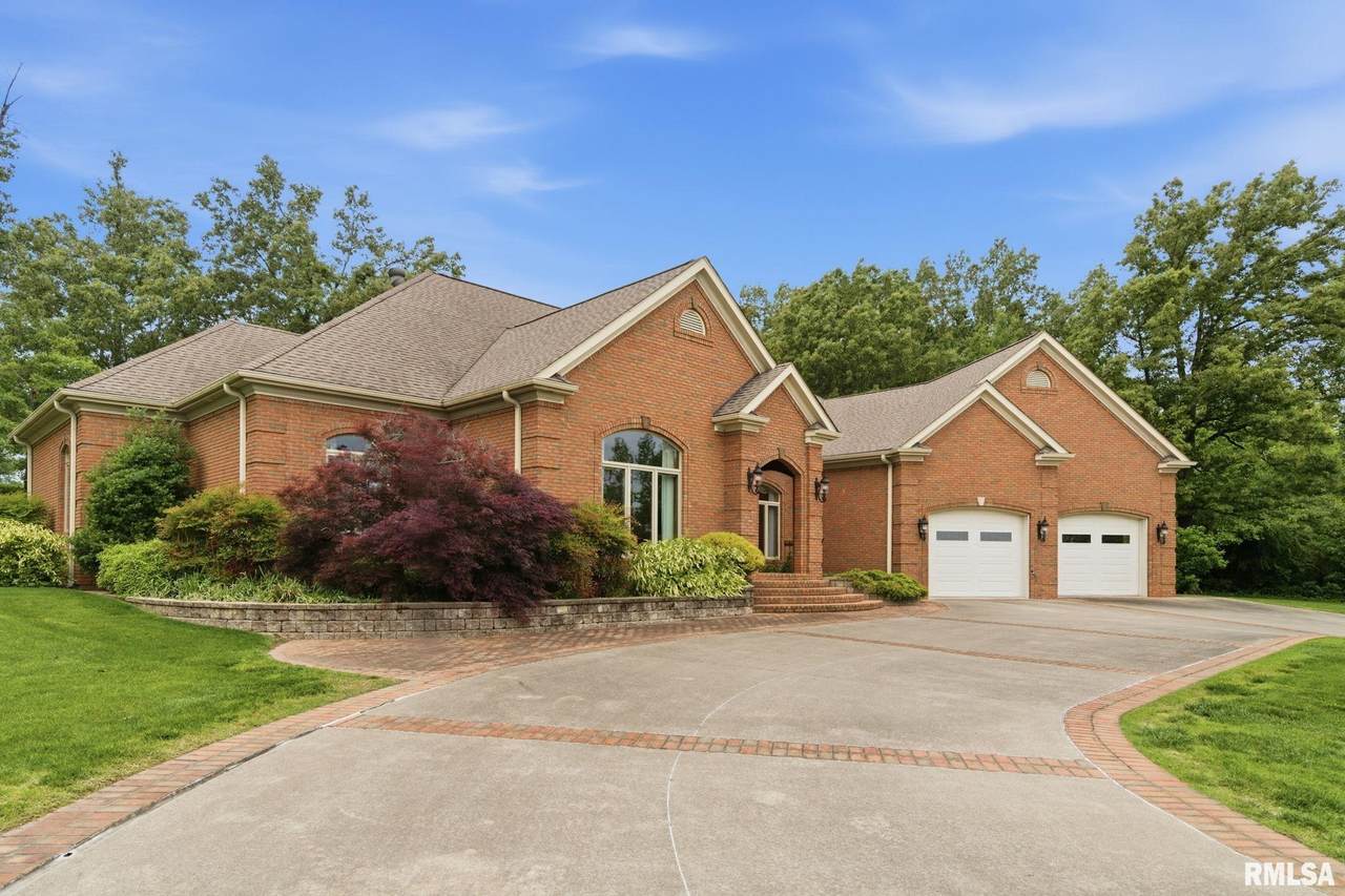 285 Fairway Drive - Photo 1
