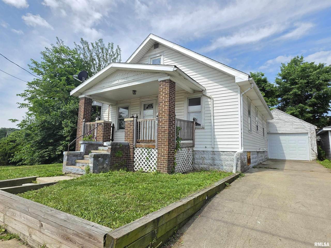 121 Pershing Place - Photo 1