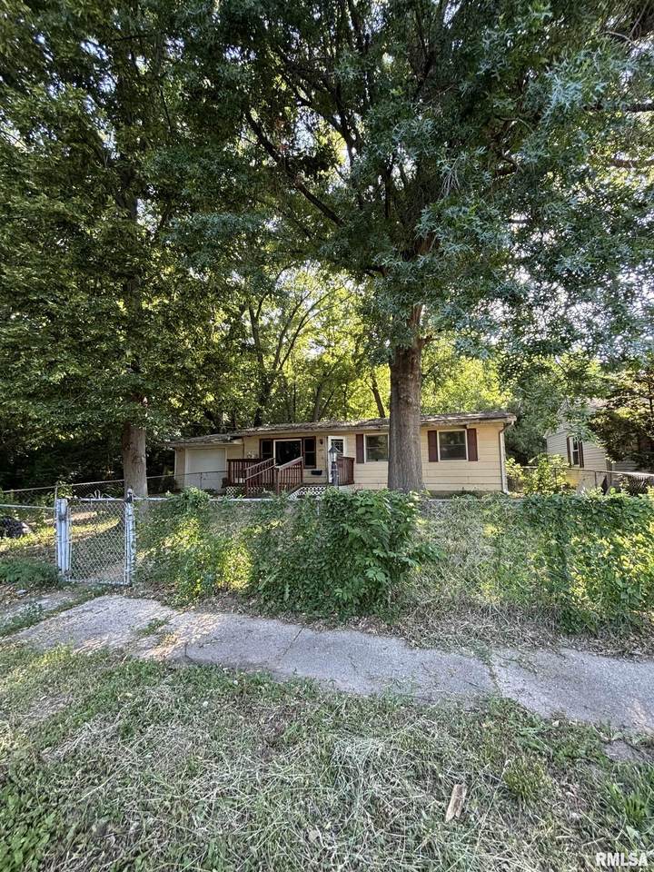 1511 Queens Drive - Photo 1
