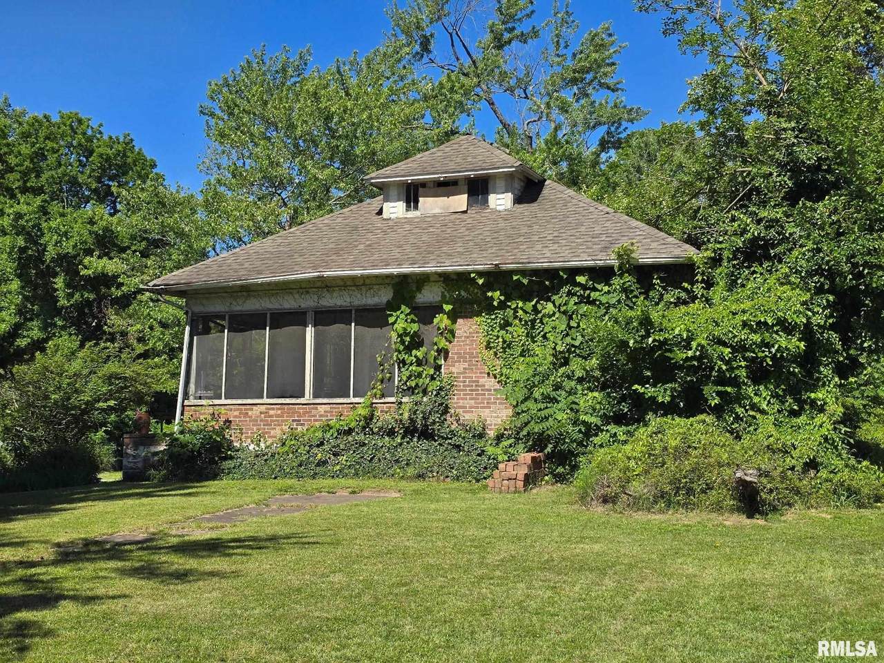 815 Division Street - Photo 1