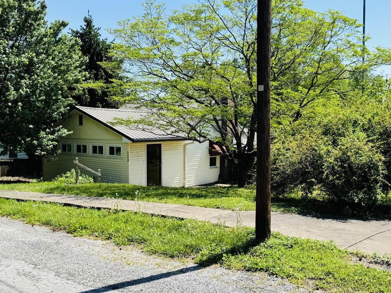 208 Poplar Street - Photo 1