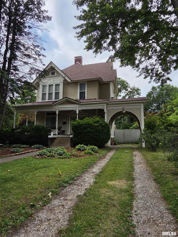 520 Chambers Street - Photo 1