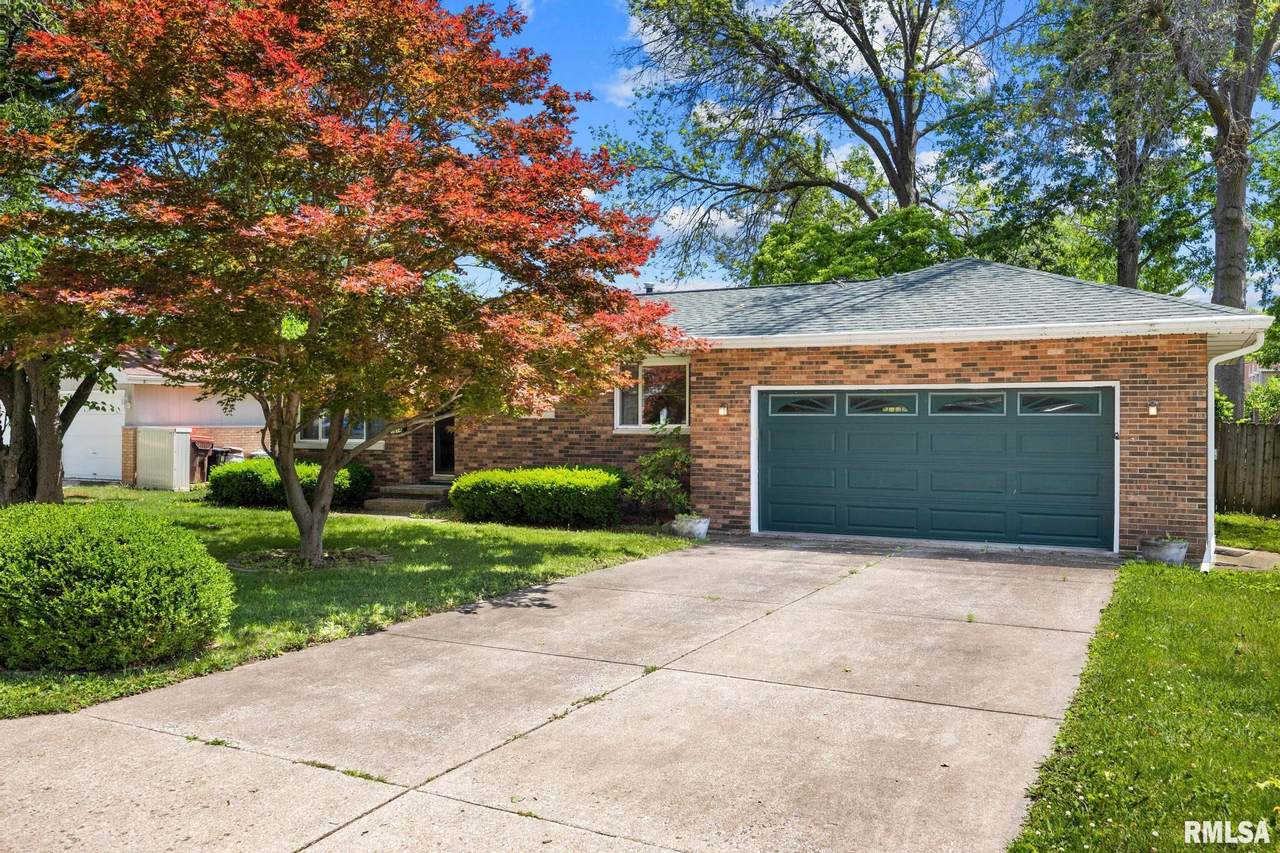 1814 Latham Lane - Photo 1