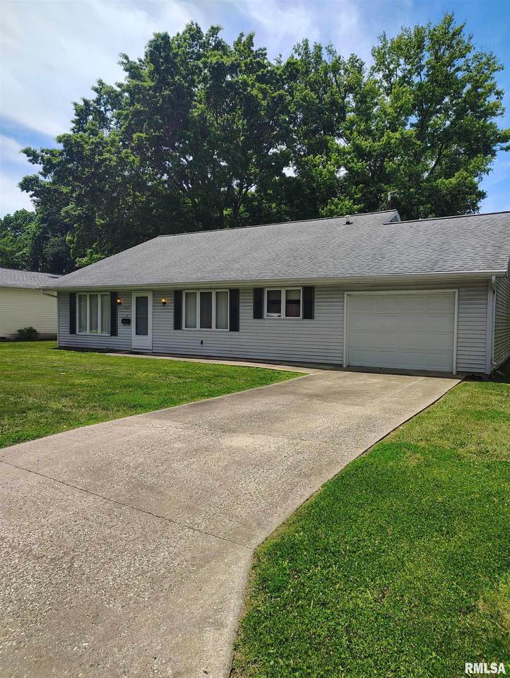414 Summers Drive - Photo 1