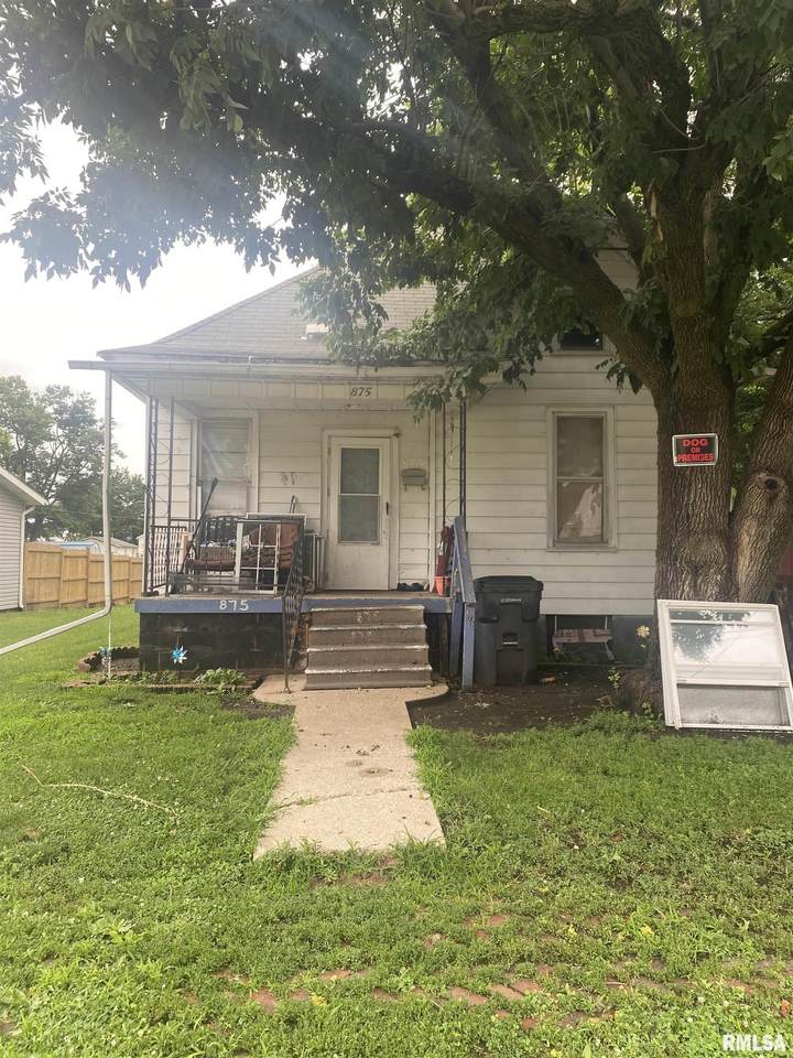 875 Elm Street - Photo 1