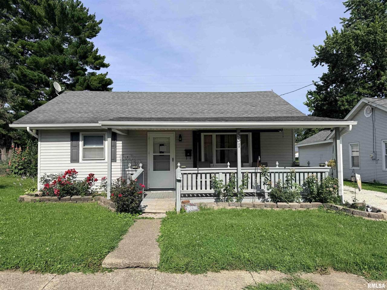 551 Royal Court - Photo 1