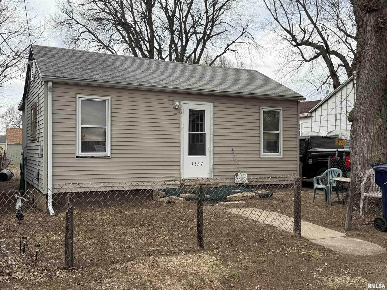 1527 Martin Drive - Photo 1