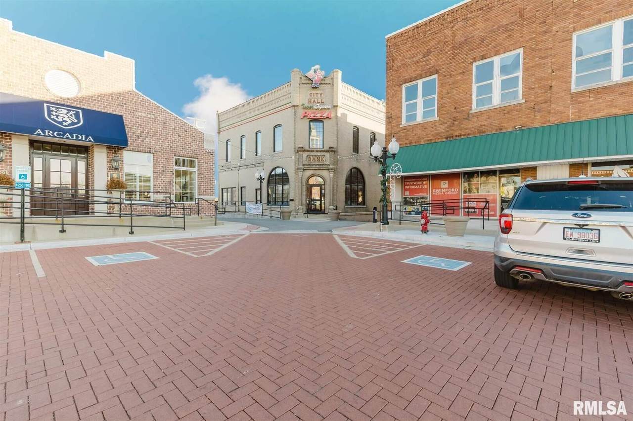 1207 Tower Square - Photo 1