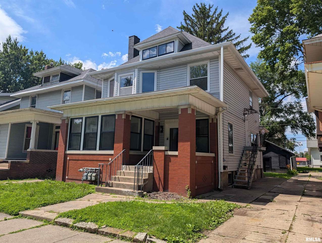 1611 Barker Avenue - Photo 1