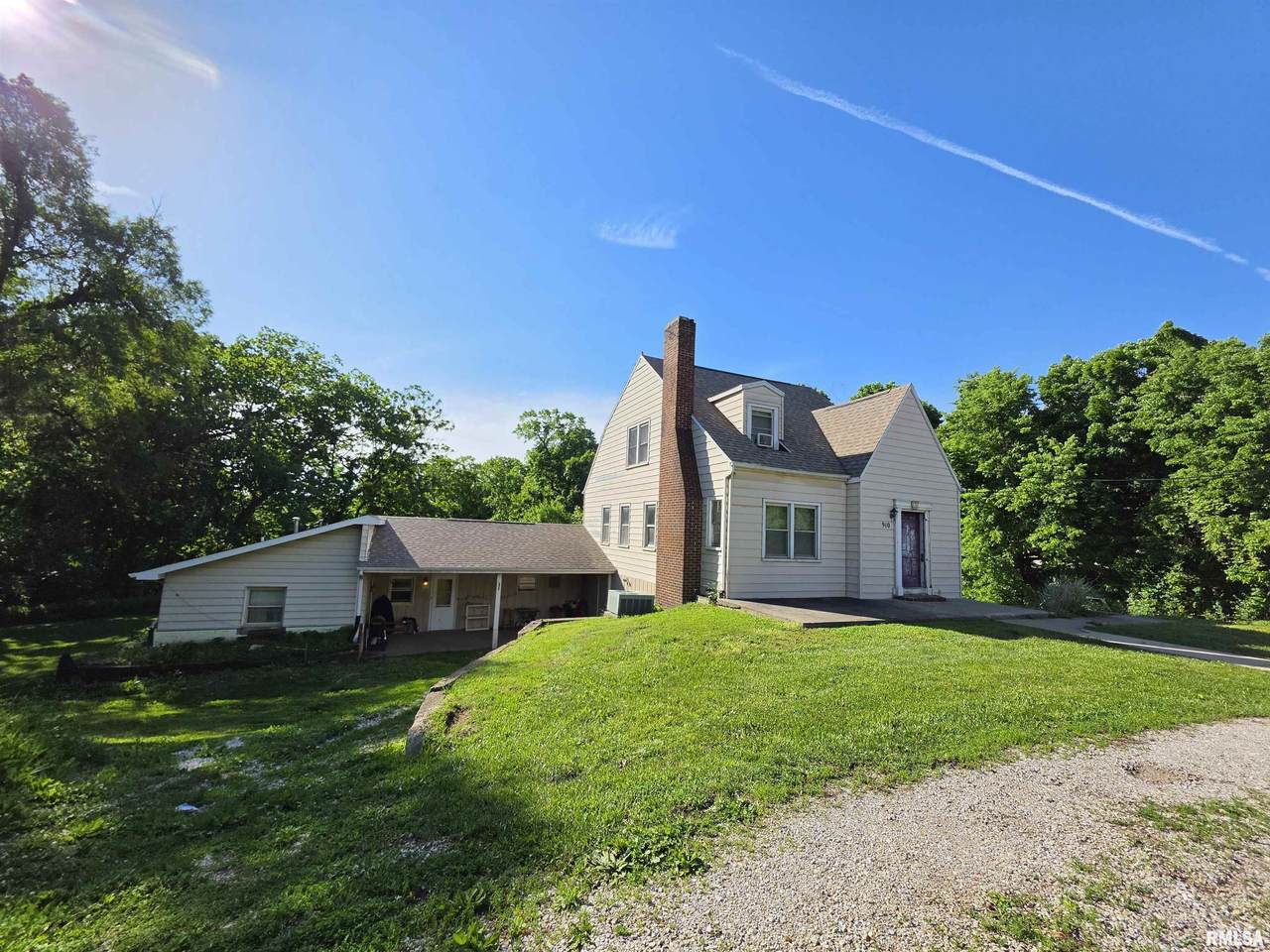 910 Pekin Avenue - Photo 1