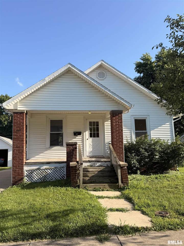 427 Washington Street - Photo 1