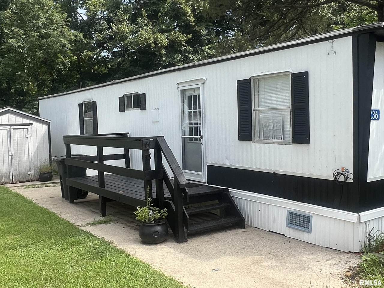 236 Circle Drive - Photo 1