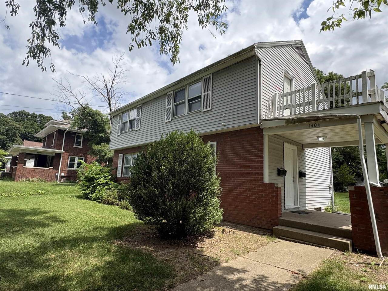 1404 Broadway Street - Photo 1