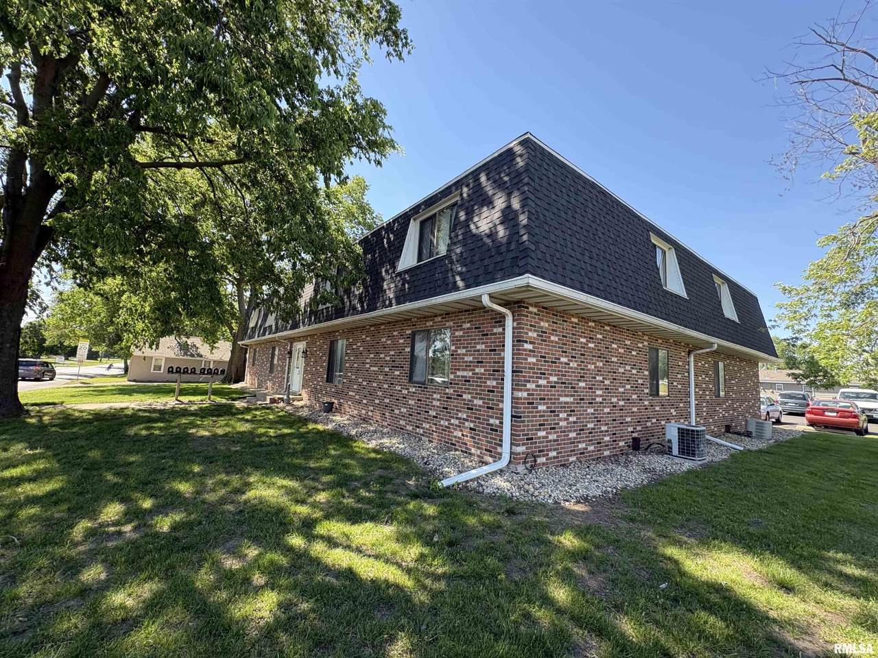 1107 Koch Street - Photo 1