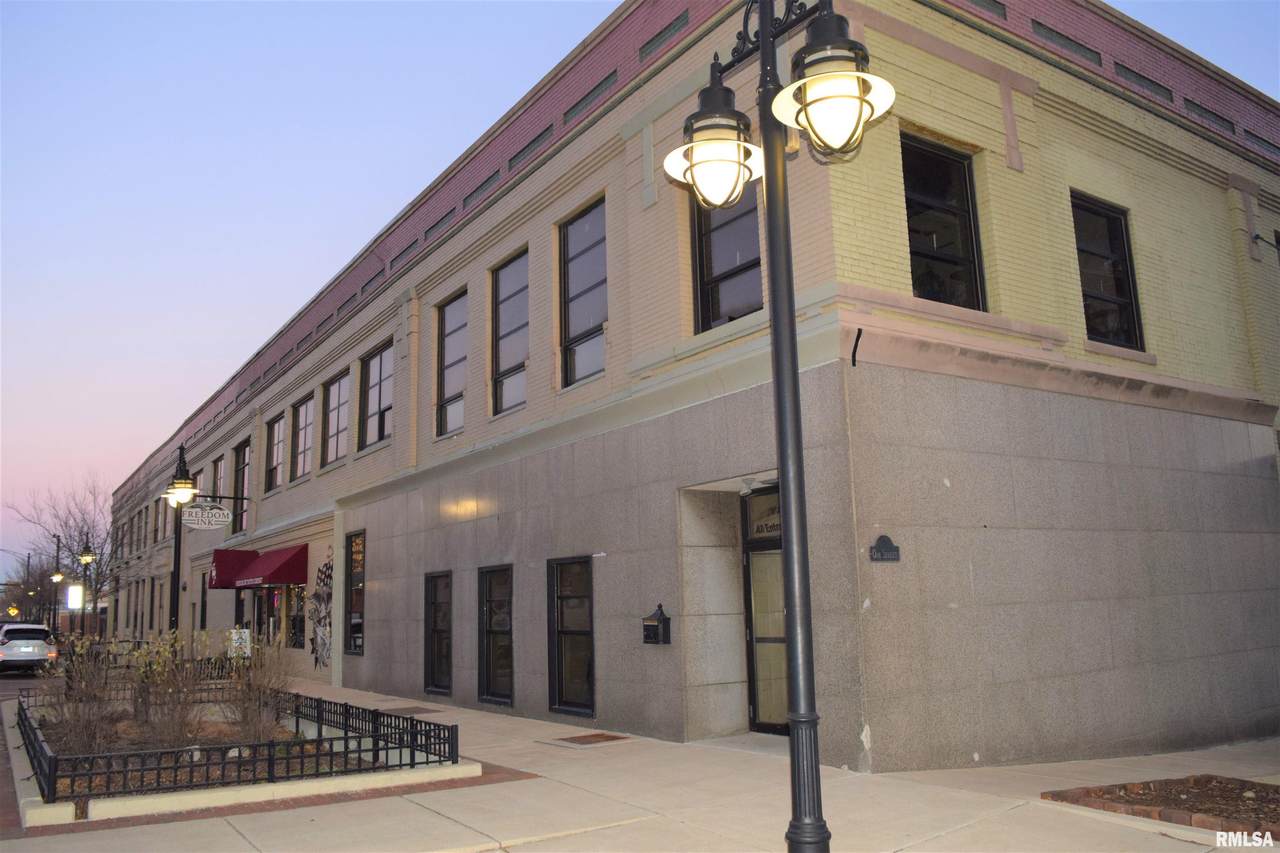 736 Washington Street - Photo 1
