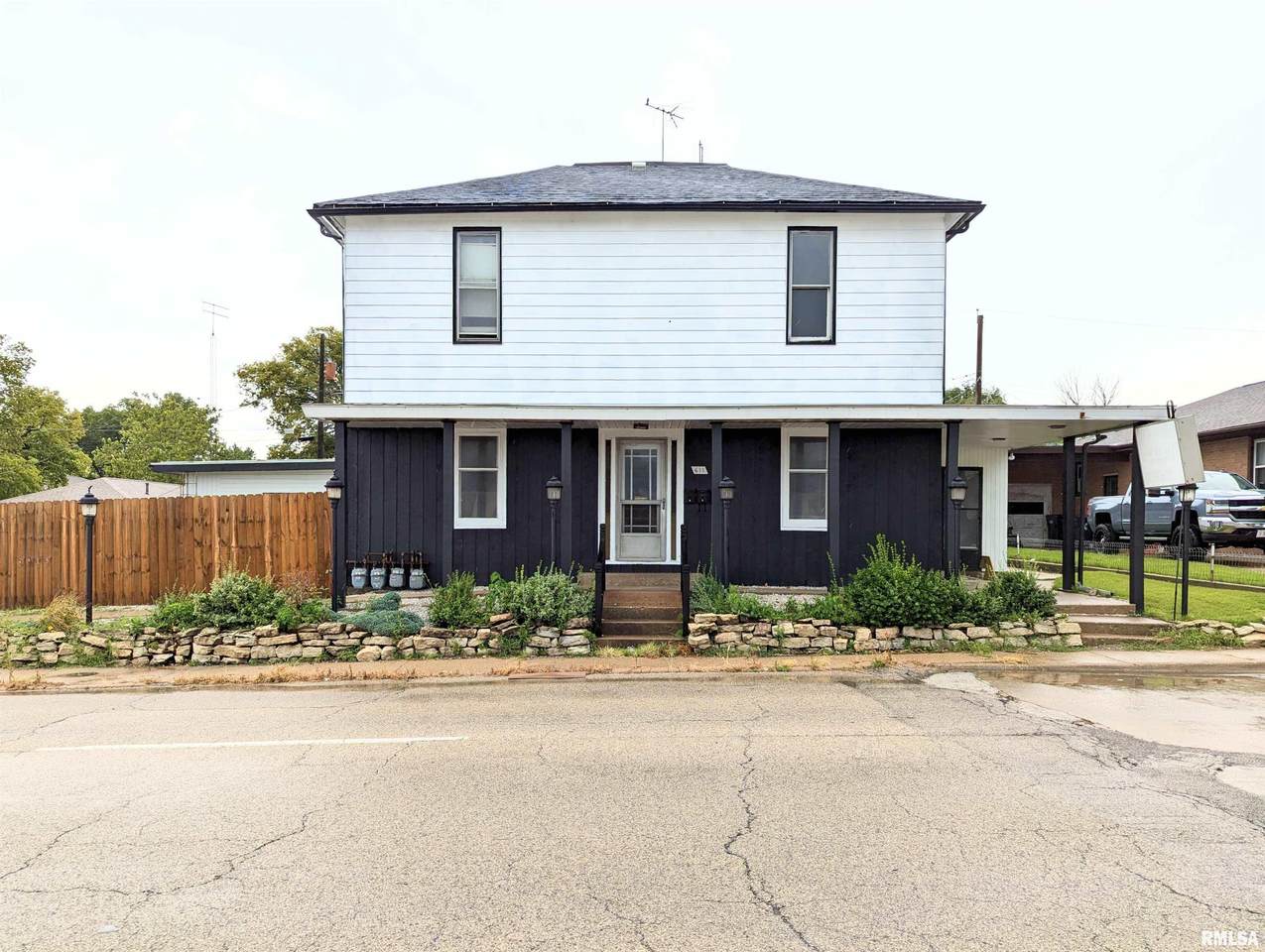 611 Margaret Street - Photo 1