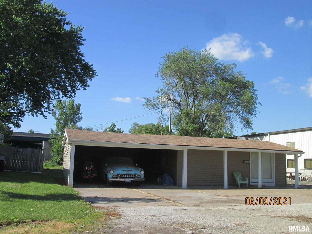 615 8TH Avenue - Photo 1