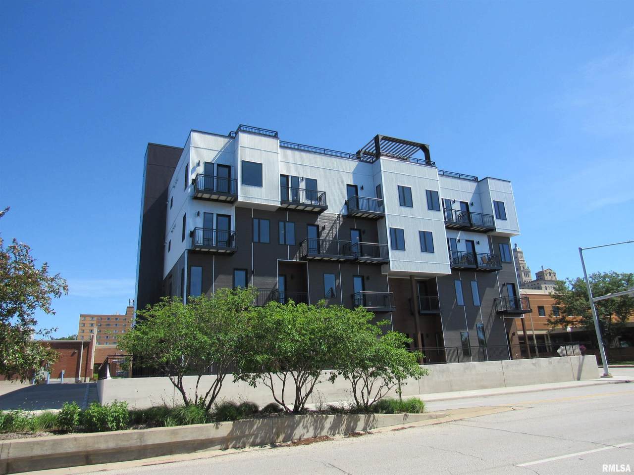 400 River Drive - Photo 1