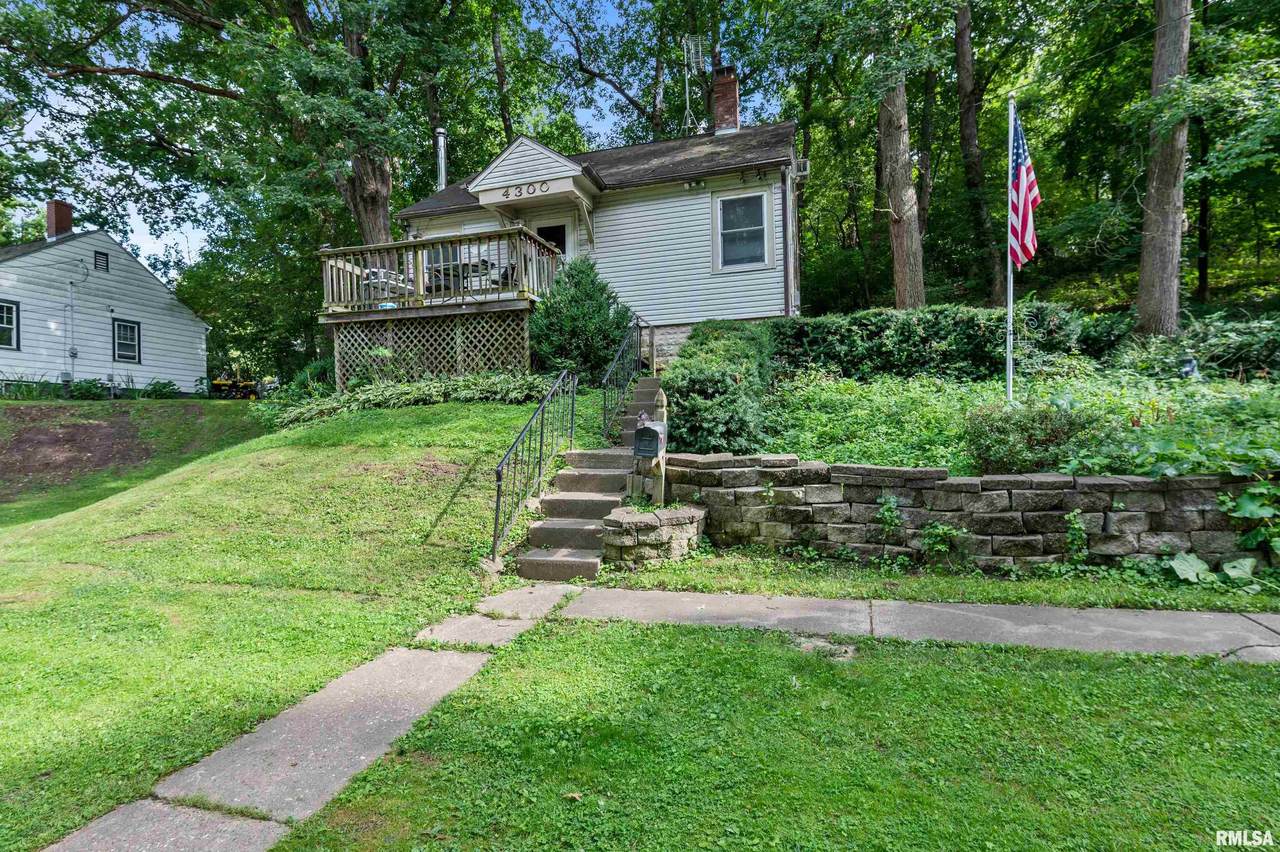 4300 10TH Avenue - Photo 1