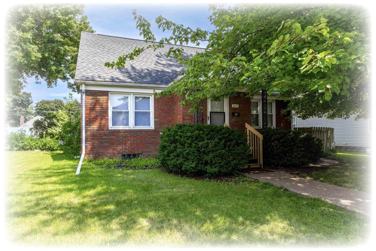 2421 Howell Street - Photo 1
