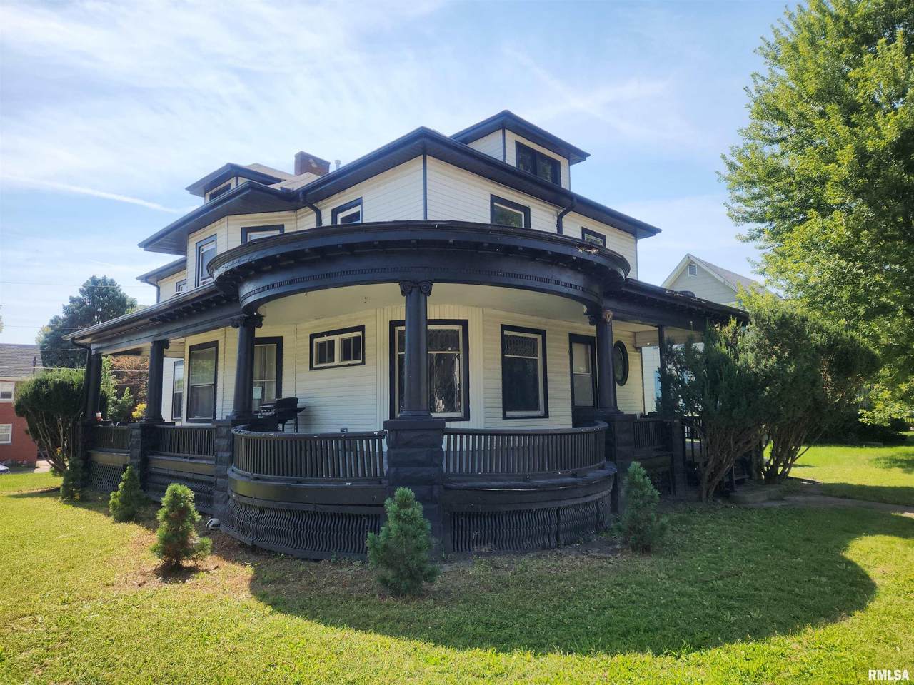 1546 12TH Avenue - Photo 1