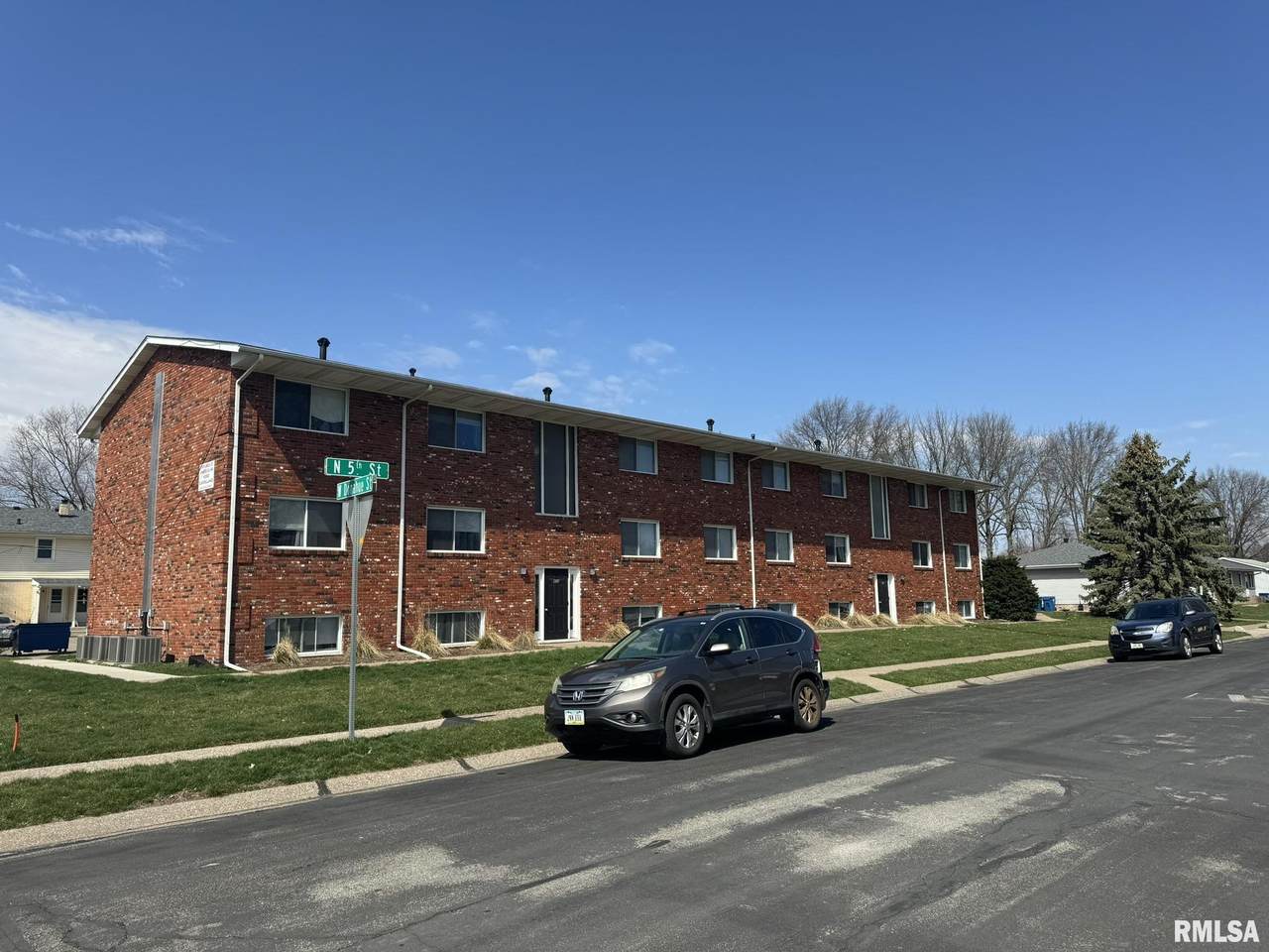 414 5TH Street - Photo 1