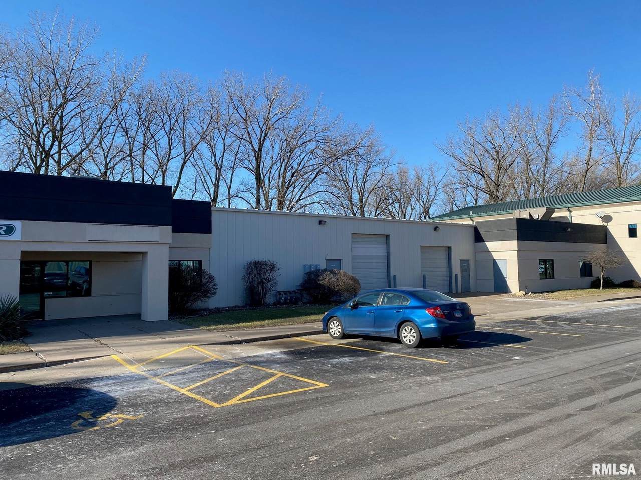 5000 Tremont Avenue - Photo 1