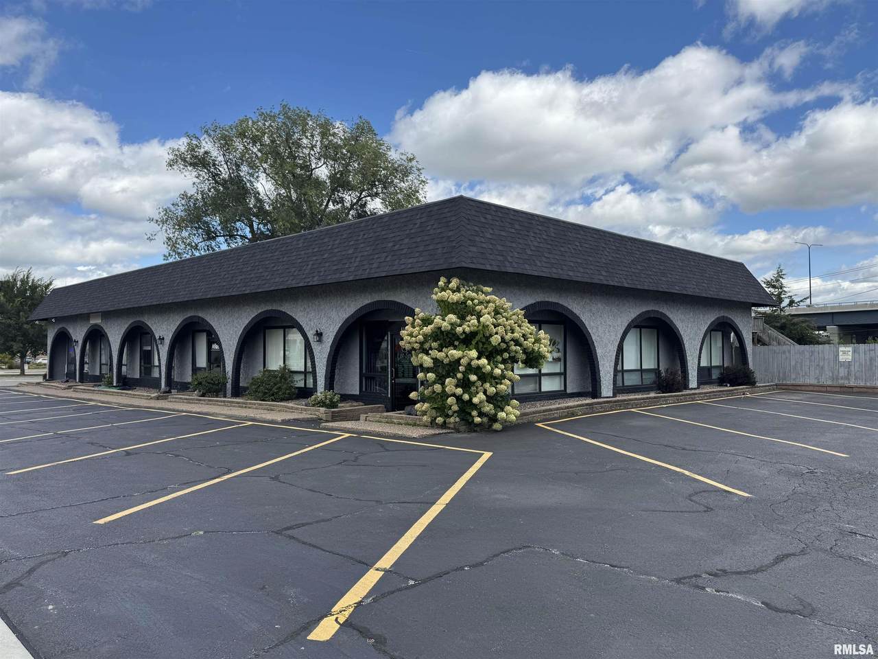 604 19TH Street - Photo 1