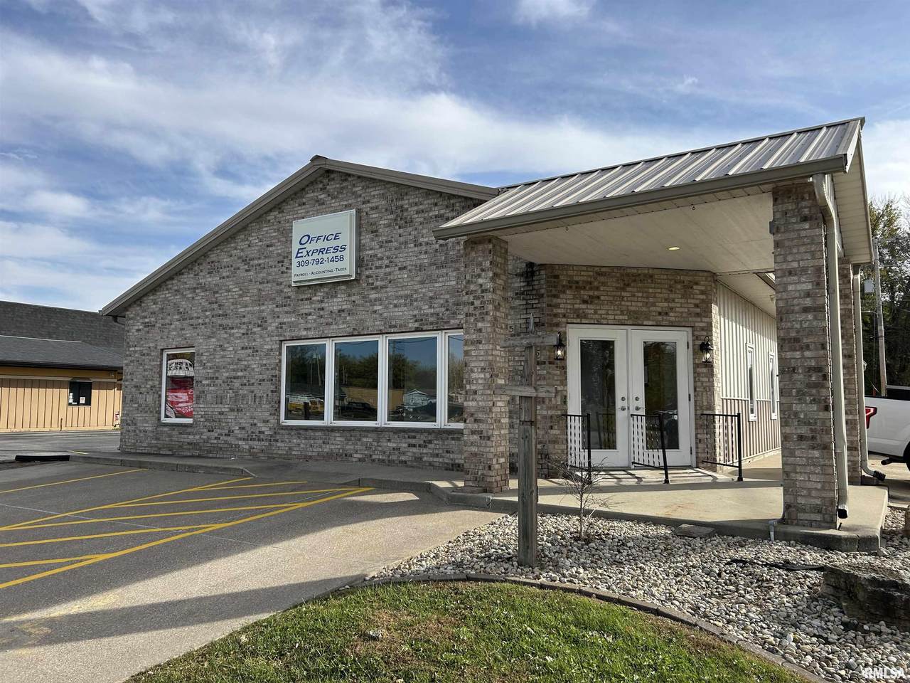 512 1ST Avenue - Photo 1